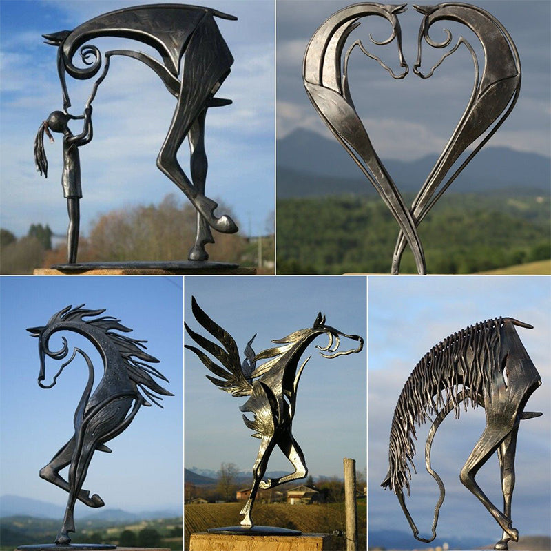 FleekFit | Kiss Horse Sculpture