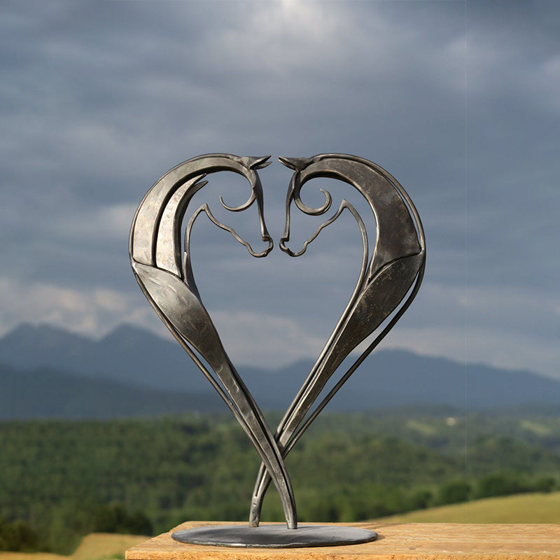 FleekFit | Kiss Horse Sculpture