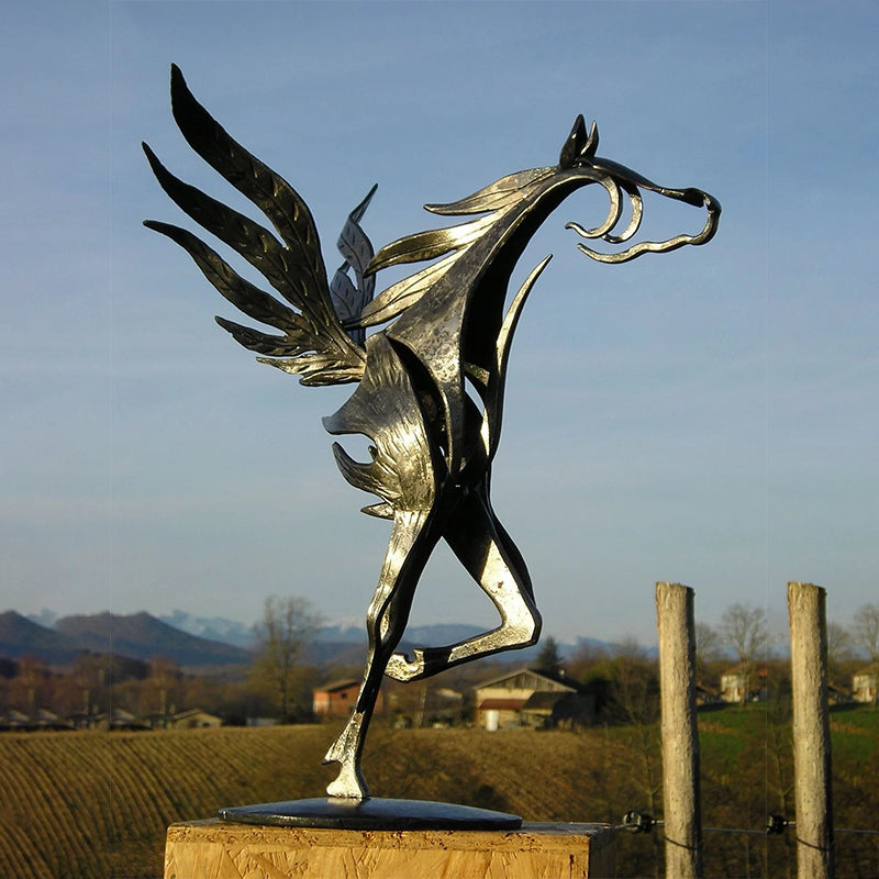 FleekFit | Kiss Horse Sculpture
