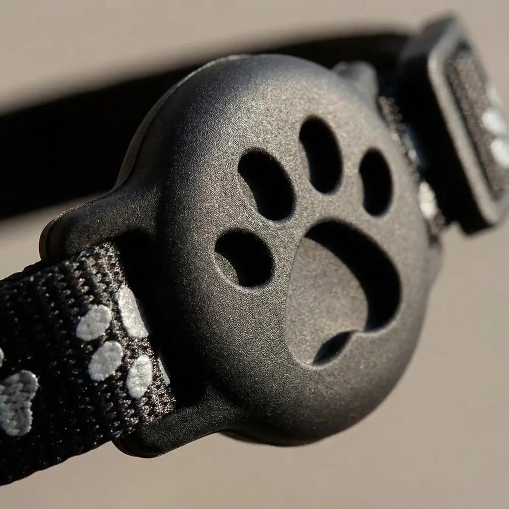 FleekFit | Pawtrackr GPS-Enabled Adjustable Pet Collar
