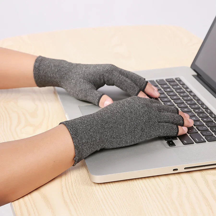 FleekFit | RelievoGlove Half Finger Compression Glove