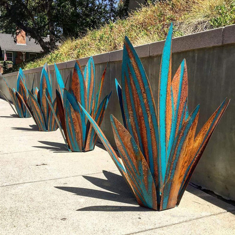 FleekFit | Waterproof Solar Garden Agave Lamp as Decoration