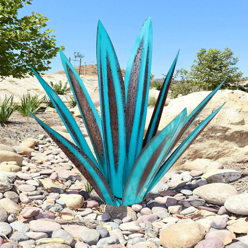 FleekFit | Waterproof Solar Garden Agave Lamp as Decoration