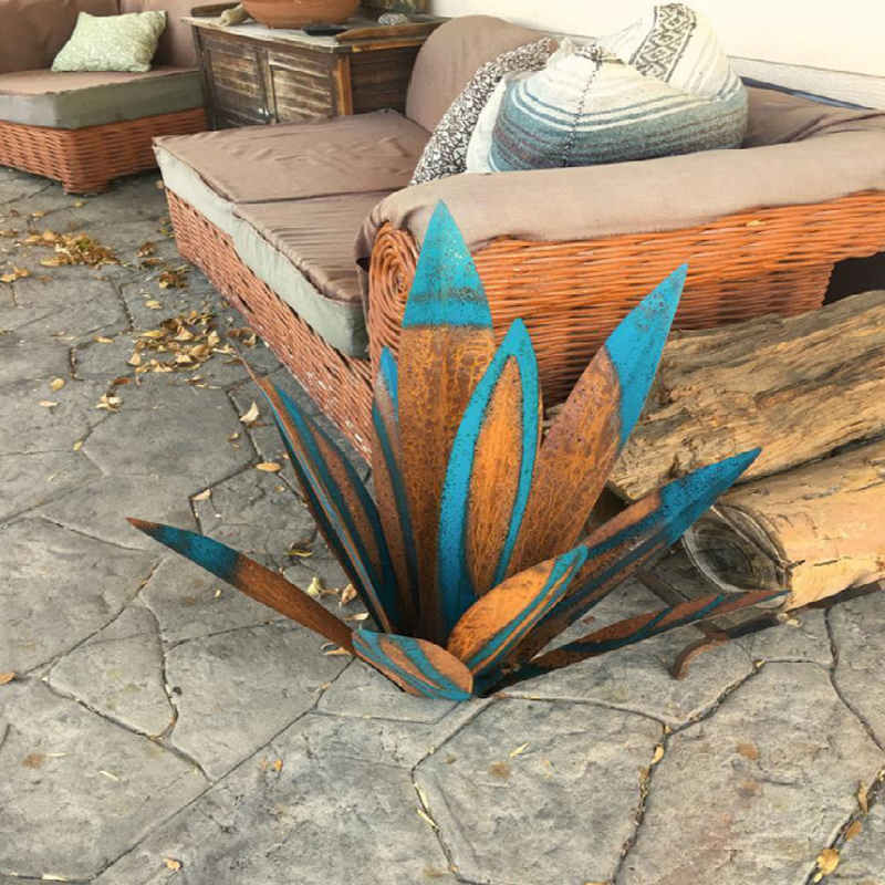 FleekFit | Waterproof Solar Garden Agave Lamp as Decoration