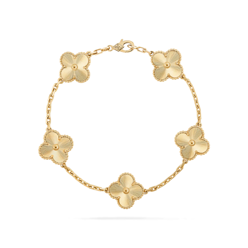 LuxeAura Bracelet - Refined Elegance and Timeless Charm