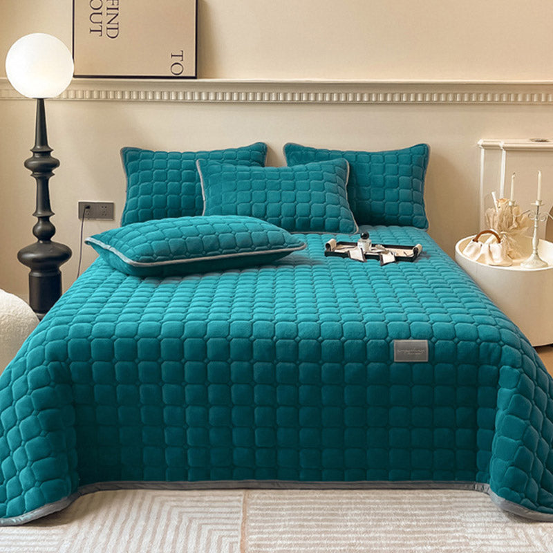 Soft Daybed Cover - Modern, Fluffy & Cozy