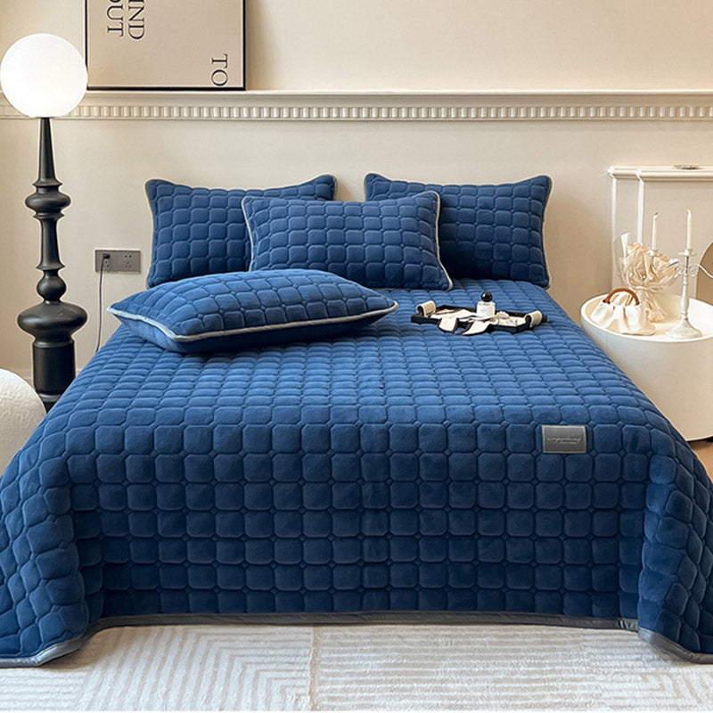 Soft Daybed Cover - Modern, Fluffy & Cozy