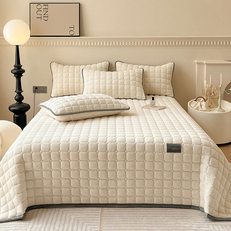 Soft Daybed Cover - Modern, Fluffy & Cozy