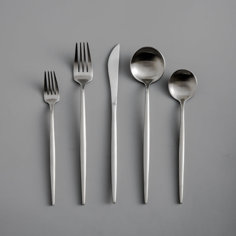 Stainless Steel Cutlery in a Minimalist Set – Elegance and Practicality – Perfect for Home and Restaurant
