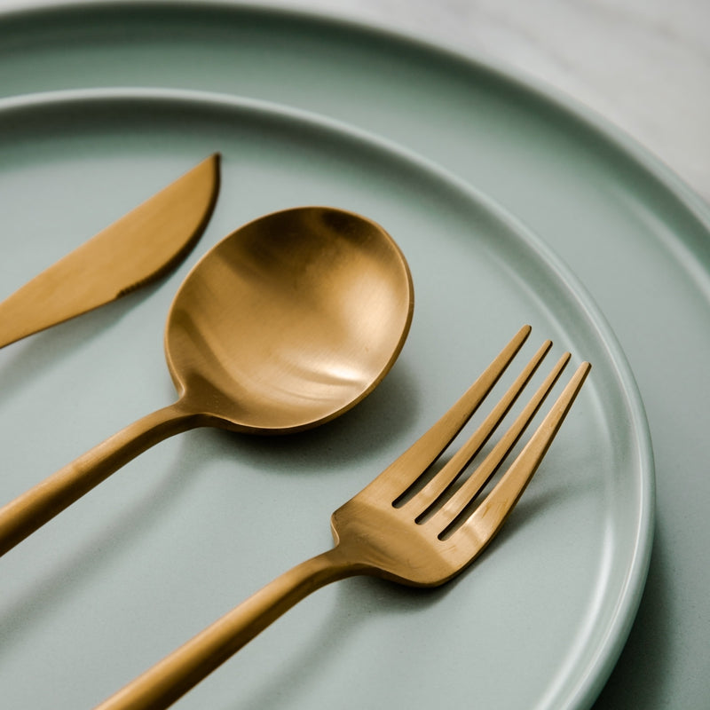 Stainless Steel Cutlery in a Minimalist Set – Elegance and Practicality – Perfect for Home and Restaurant