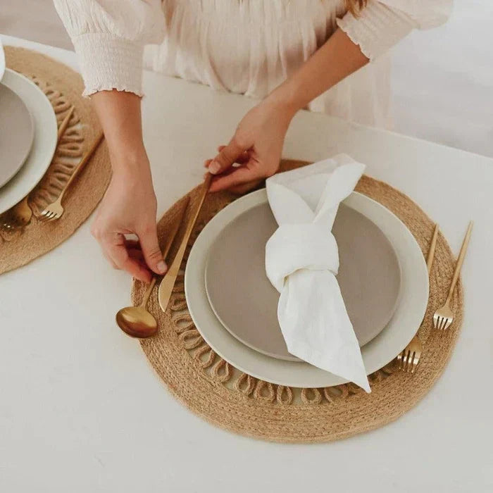 Stainless Steel Cutlery in a Minimalist Set – Elegance and Practicality – Perfect for Home and Restaurant