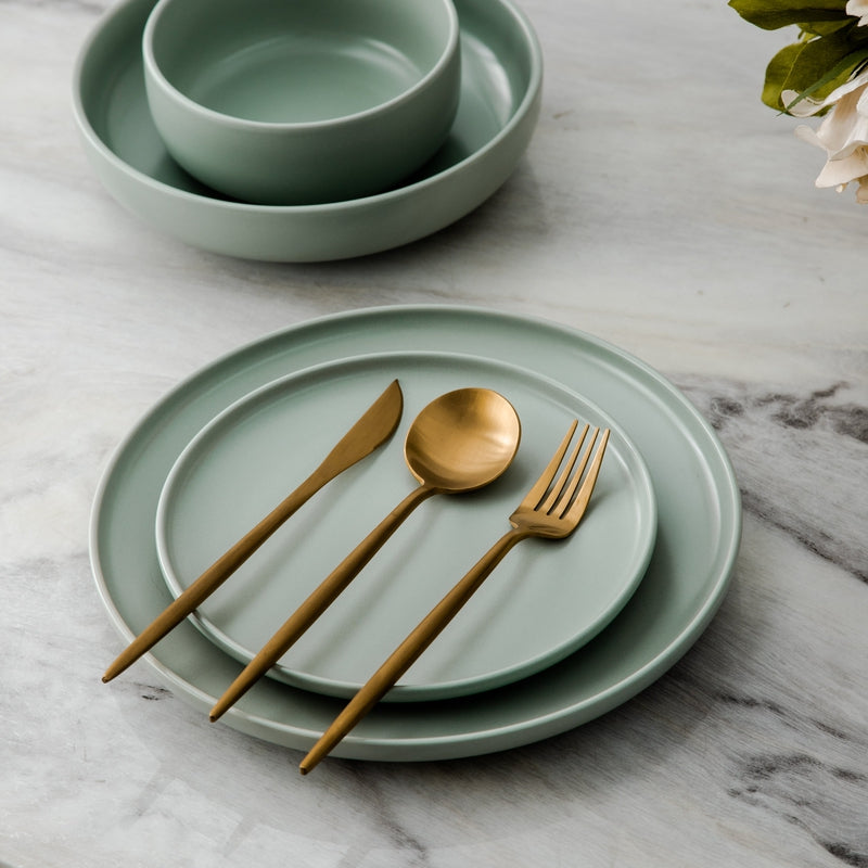Stainless Steel Cutlery in a Minimalist Set – Elegance and Practicality – Perfect for Home and Restaurant
