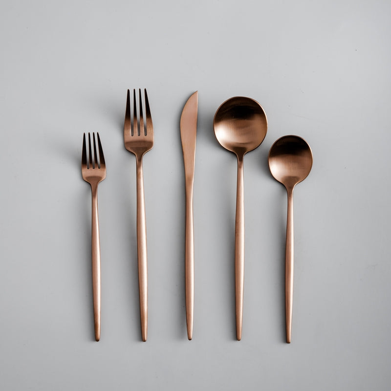 Stainless Steel Cutlery in a Minimalist Set – Elegance and Practicality – Perfect for Home and Restaurant