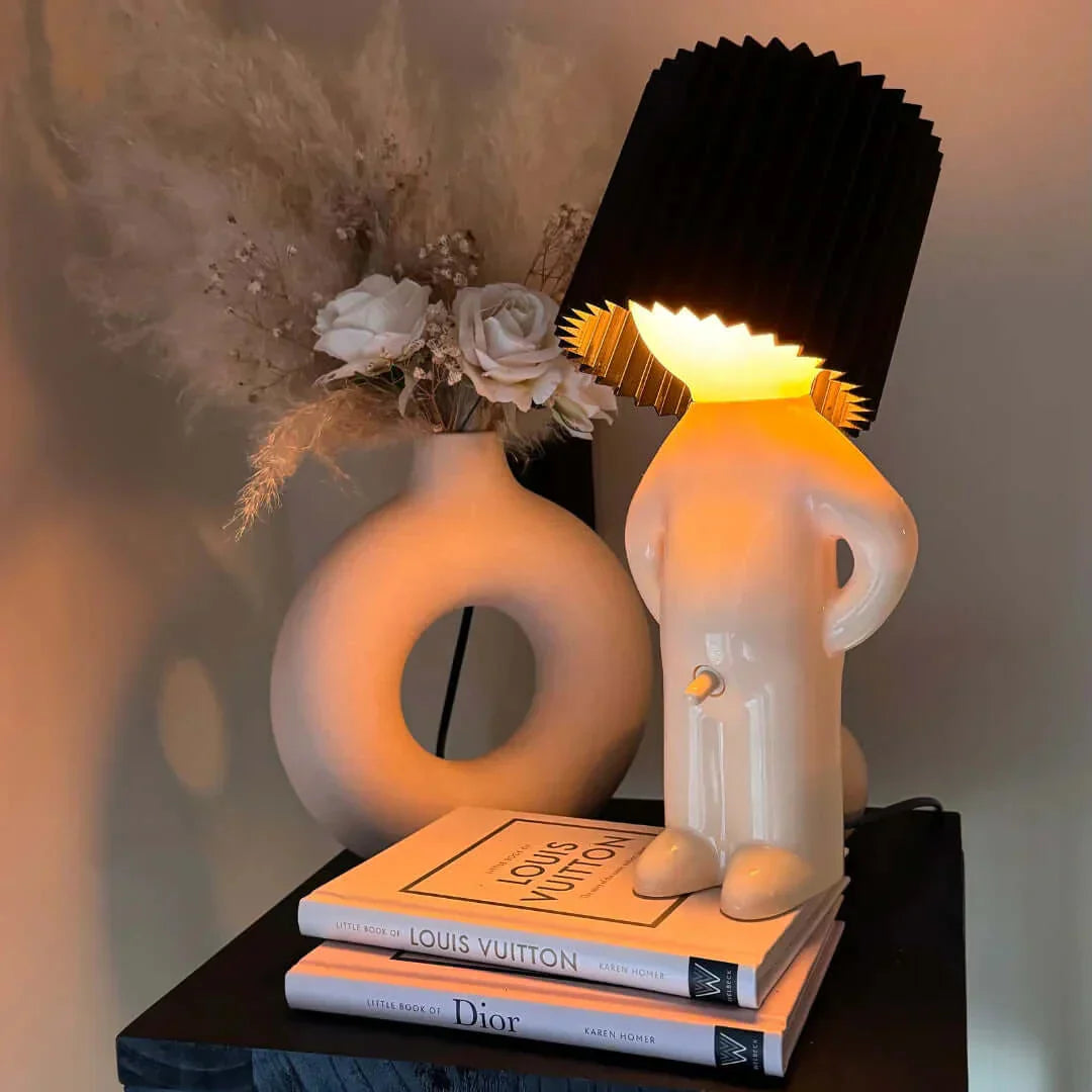 The Modest Man | The Lamp with Humor