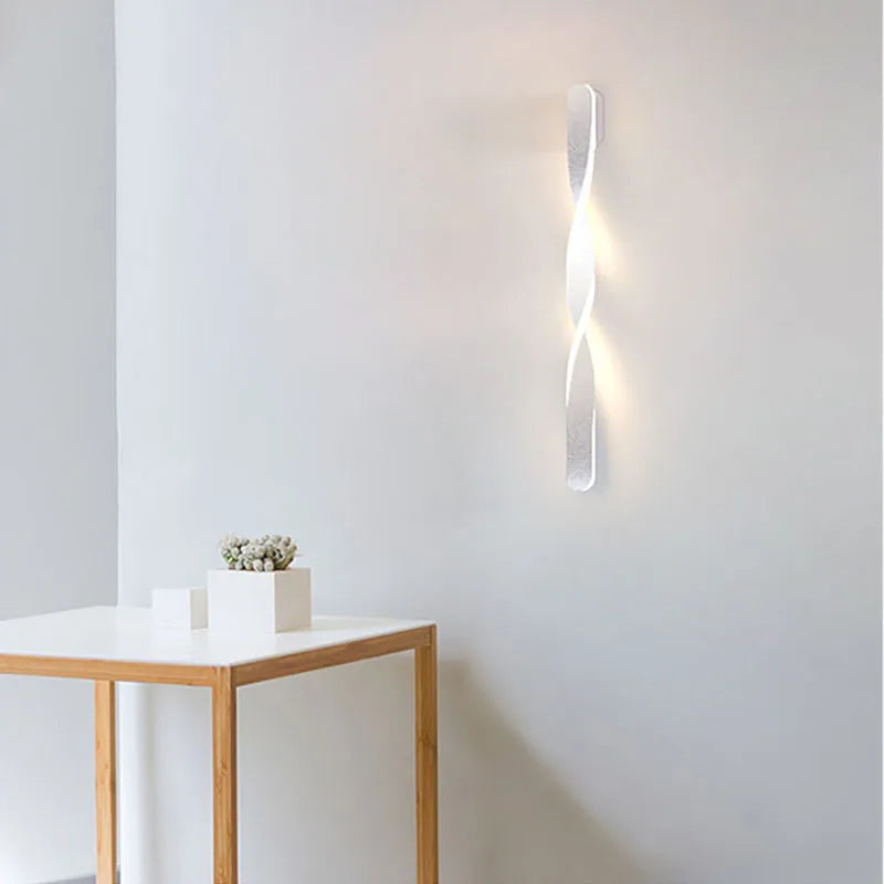 TwistLuxe | Elegant LED Wall Light with a Modern Twist