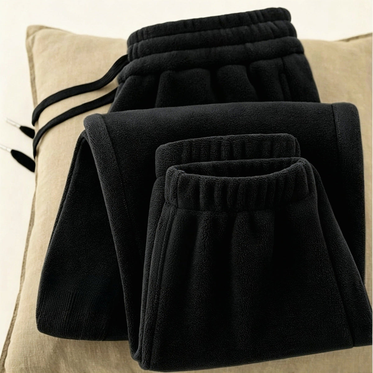 Women's Fleece Jogger Sweatpants with Drawstring Waist and Cuffed Ankles