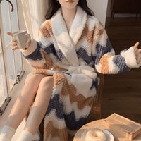 Women's Luxurious Robe in Soft Velvety Fabric for Maximum Comfort and Warmth