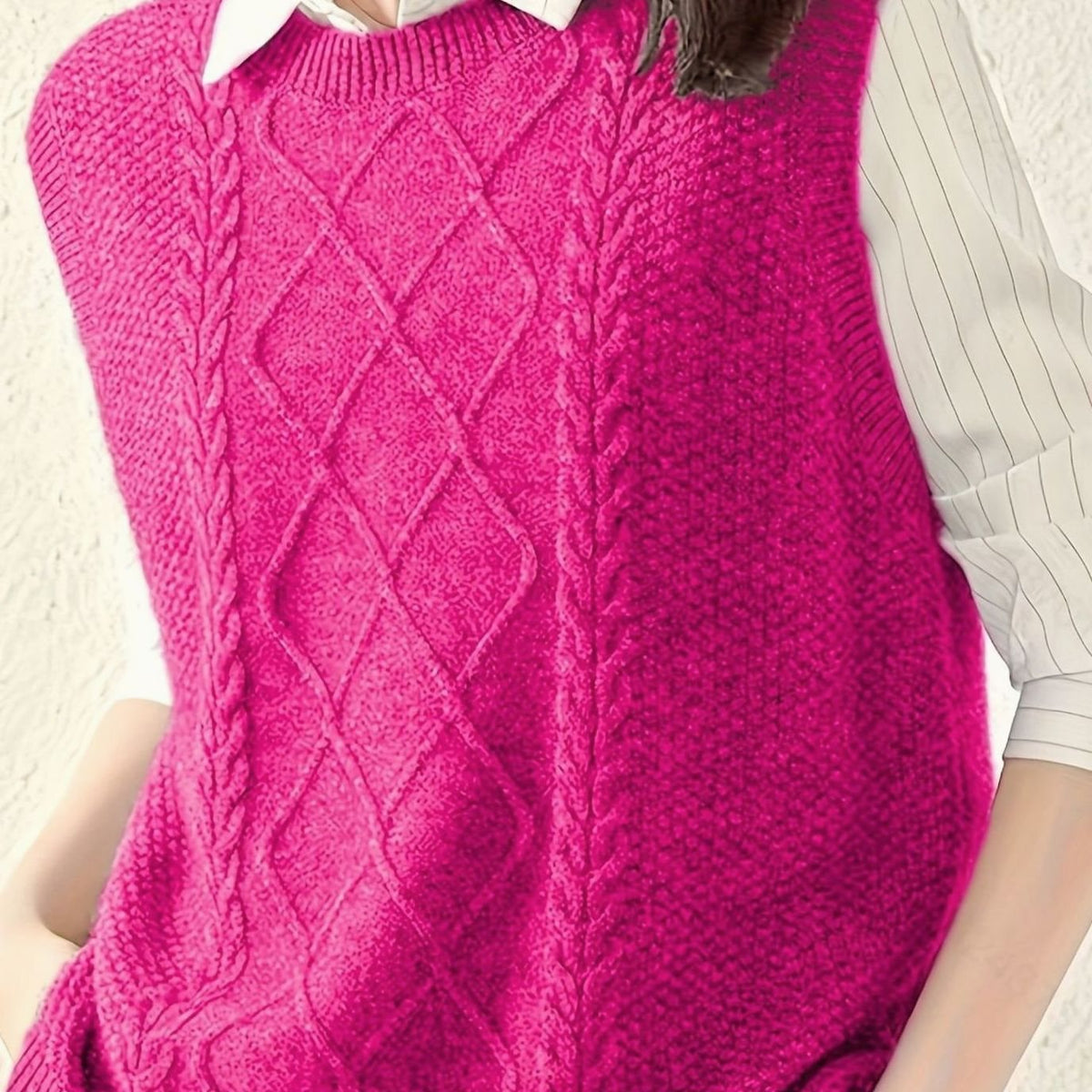 Women's Round-Neck Cable-Knit Sleeveless Sweater Vest