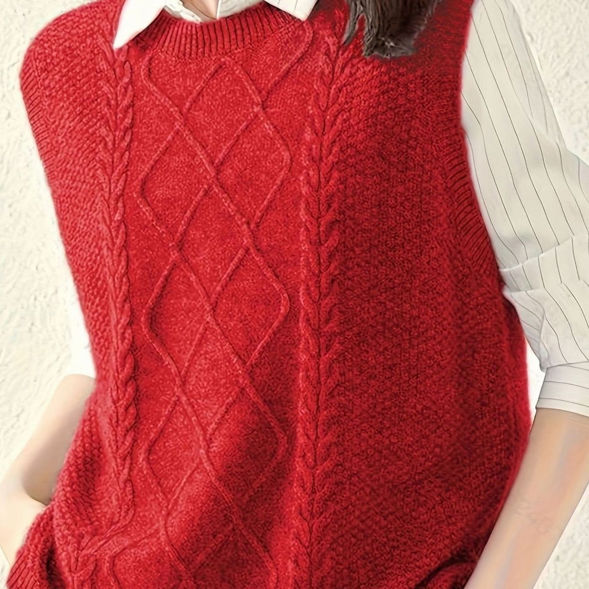 Women's Round-Neck Cable-Knit Sleeveless Sweater Vest