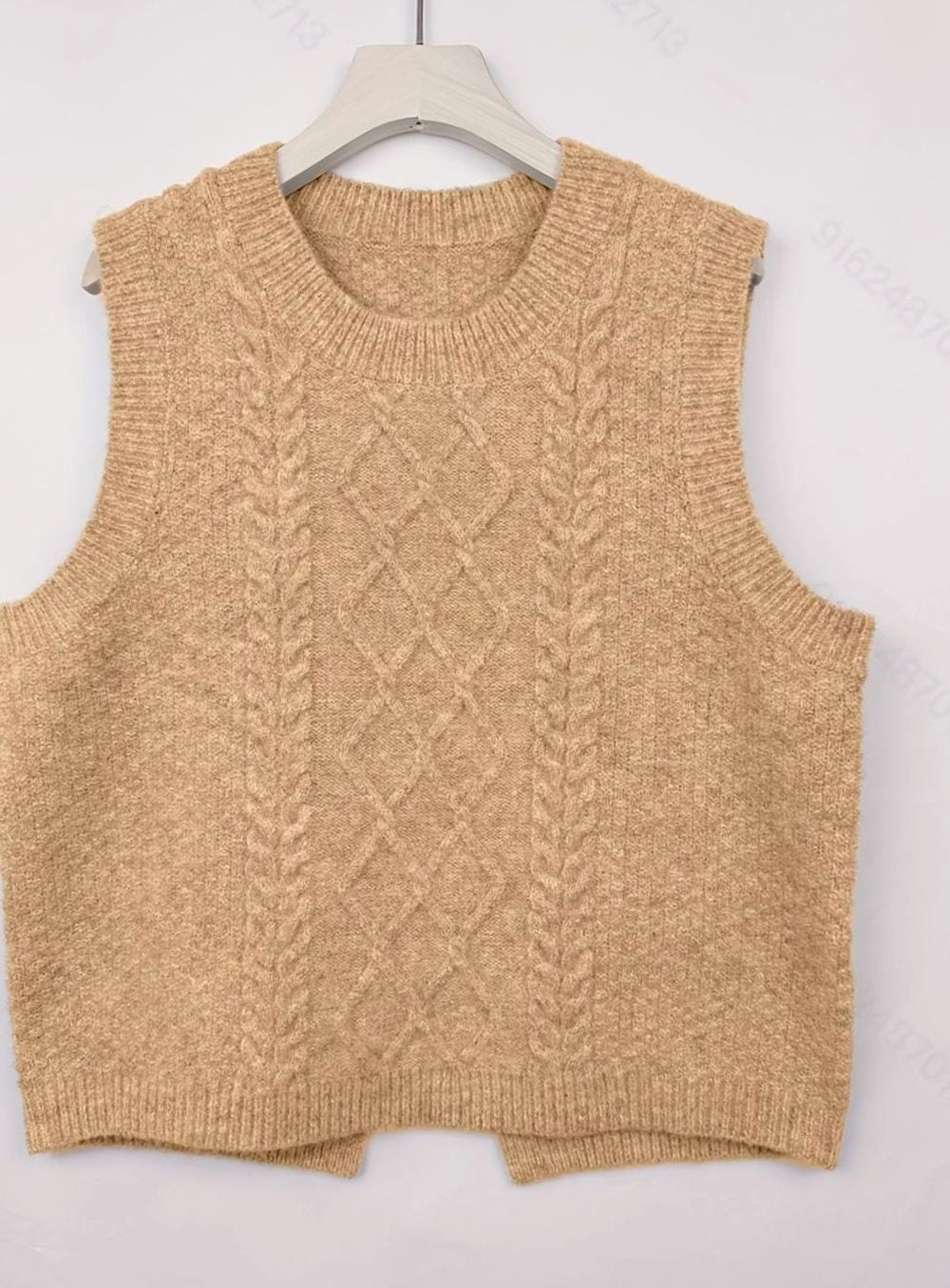 Women's Round-Neck Cable-Knit Sleeveless Sweater Vest
