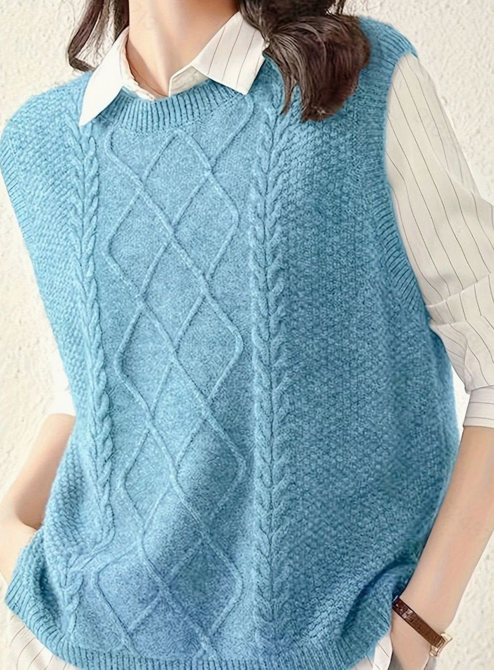 Women's Round-Neck Cable-Knit Sleeveless Sweater Vest