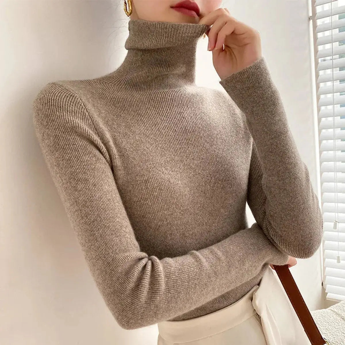 Women's Slim-Fit Cashmere Turtleneck Sweater