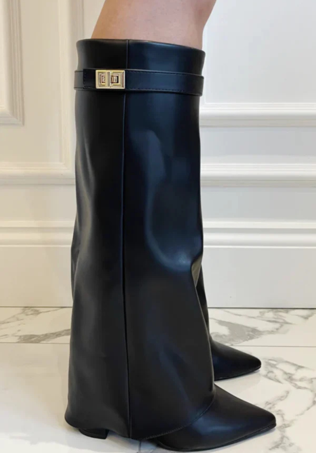 Women's Winter Boots - Trendy & Comfortable
